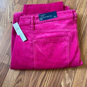 Straight Leg
Hits Above Waist
Full Length
Five pocket